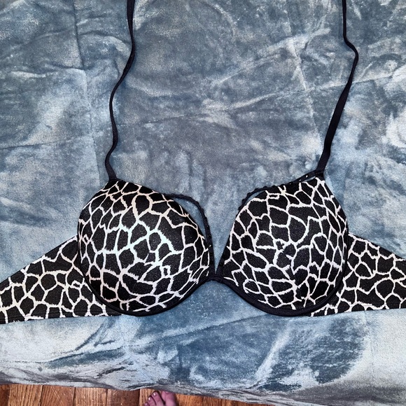 Victoria’s Secret Cheetah print bikini top - Picture 2 of 3